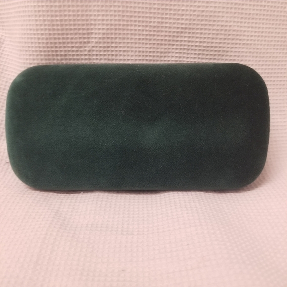 Gucci Green Velour Sunglass Case - Picture 2 of 12